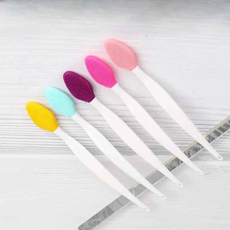 Double-Sided Lip Exfoliating Brush